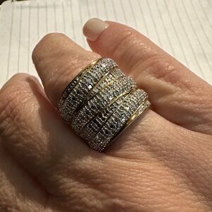 Elegant Gold and Silver Women's Ring